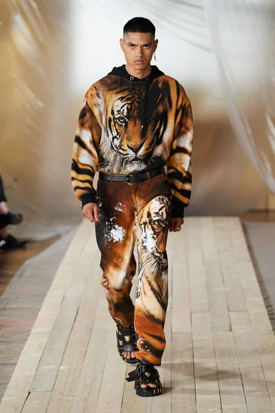 Look 11